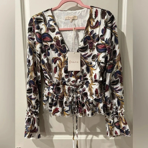 🍀 FANCO NWT BONING VNECK TOP - Picture 1 of 7